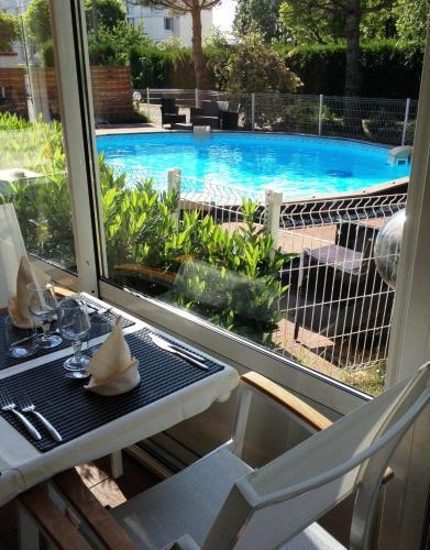 Logis Les Charmilles Chalon-Sur-Saone Sud Hotel Lux Ngoại thất bức ảnh